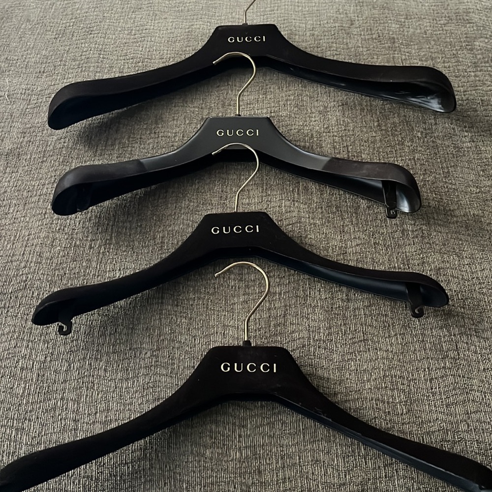 GUCCI SET OF 4 HANGERS SUEDE BROWN AND GOLD